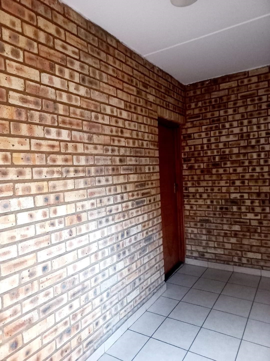 2 Bedroom Property for Sale in South Crest Gauteng