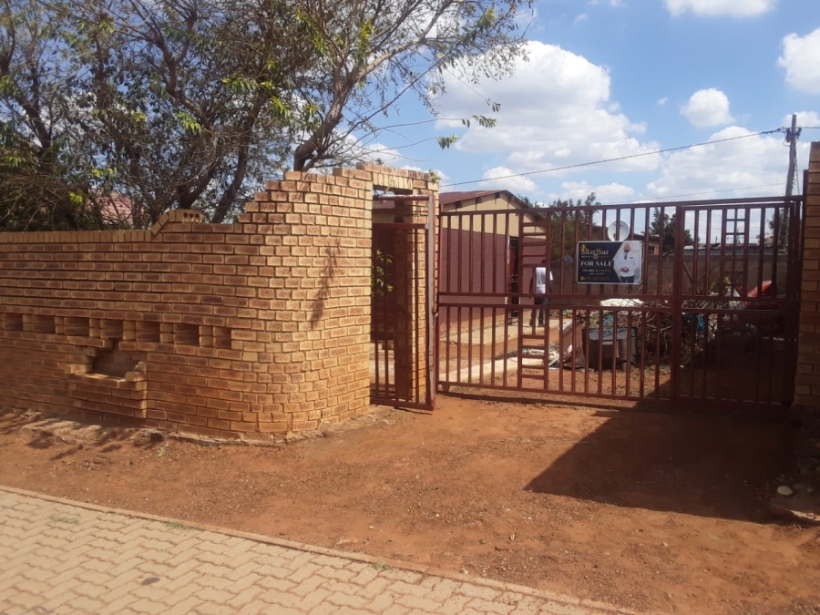 1 Bedroom Property for Sale in Mohlakeng Gauteng