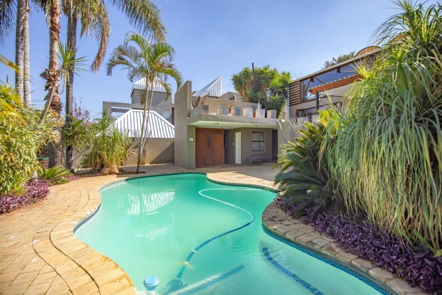 7 Bedroom Property for Sale in Faerie Glen Gauteng