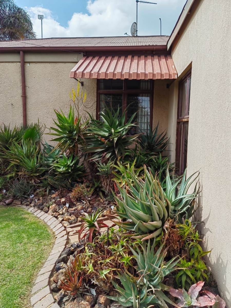 5 Bedroom Property for Sale in Randfontein Central Gauteng