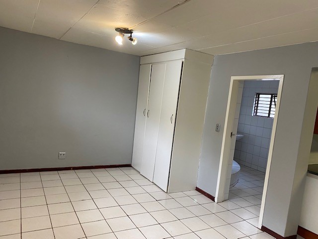 To Let 1 Bedroom Property for Rent in Helderkruin Gauteng