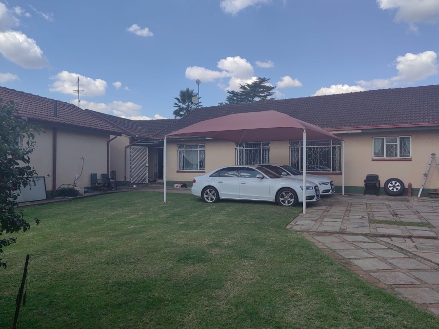 3 Bedroom Property for Sale in Westonaria Gauteng