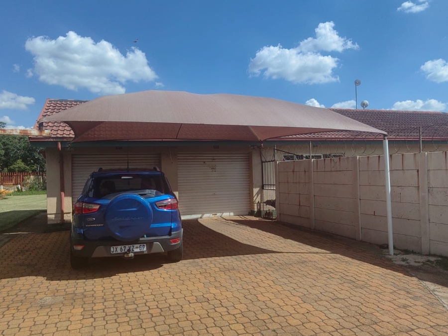 3 Bedroom Property for Sale in Westonaria Gauteng