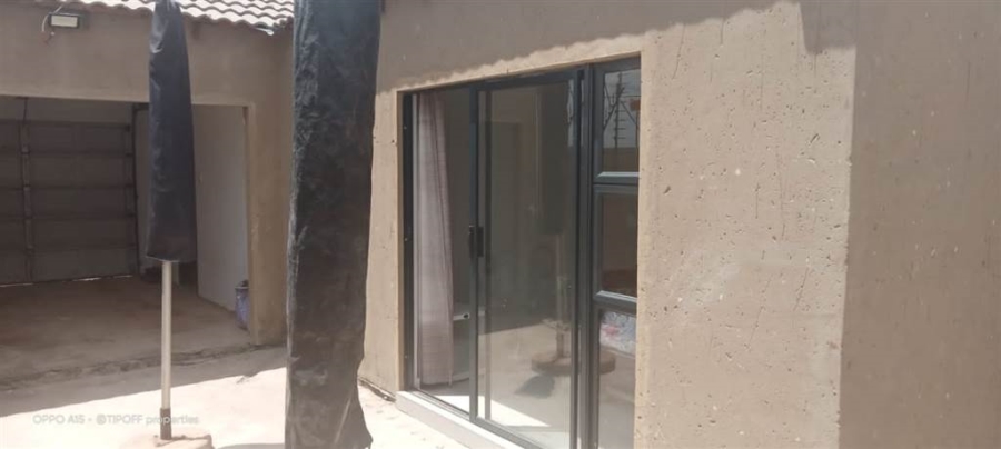 3 Bedroom Property for Sale in Mohlakeng Gauteng