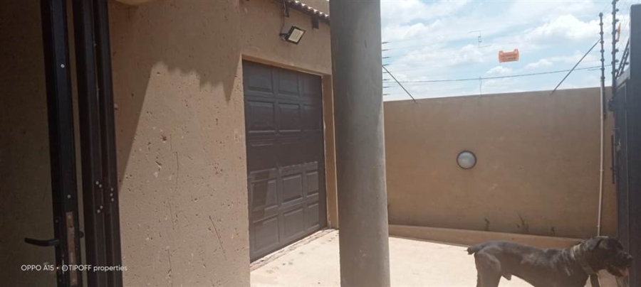 3 Bedroom Property for Sale in Mohlakeng Gauteng