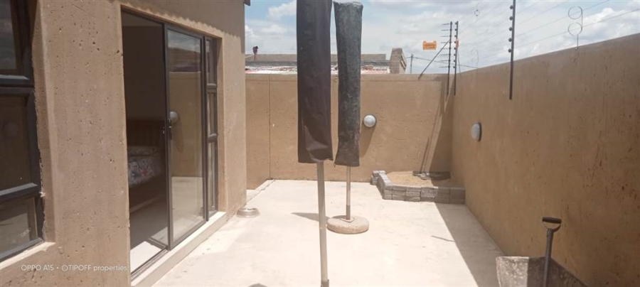 3 Bedroom Property for Sale in Mohlakeng Gauteng