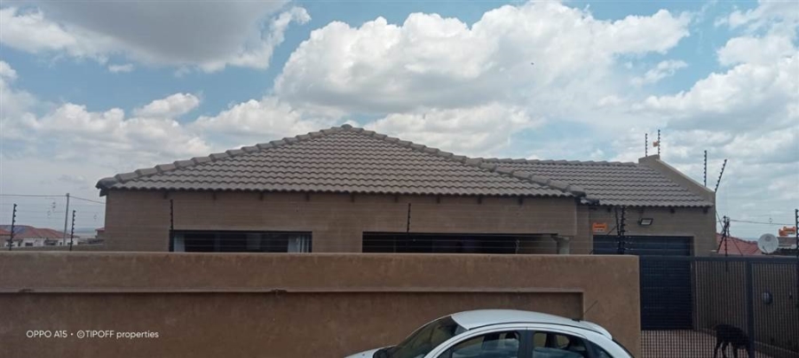 3 Bedroom Property for Sale in Mohlakeng Gauteng