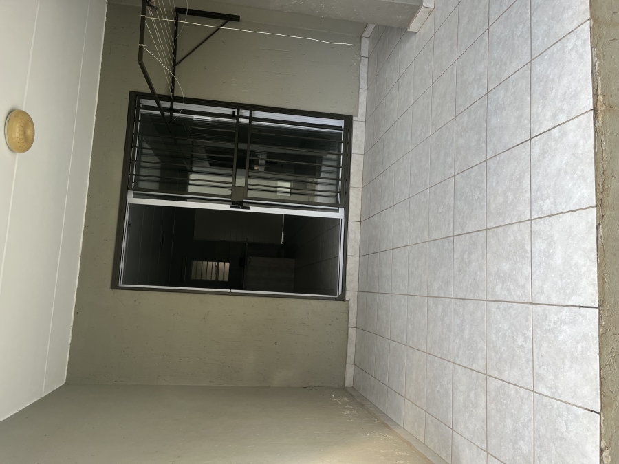 2 Bedroom Property for Sale in Wilgeheuwel Gauteng