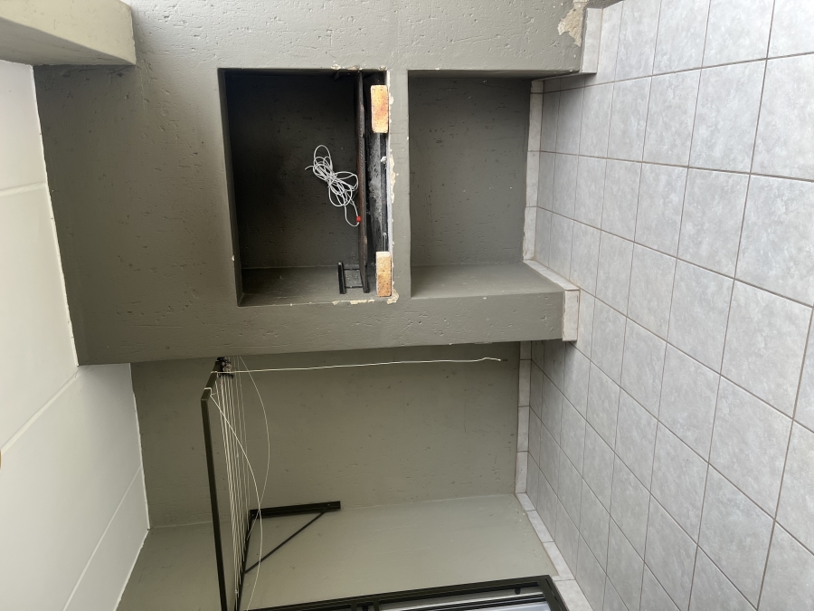 2 Bedroom Property for Sale in Wilgeheuwel Gauteng
