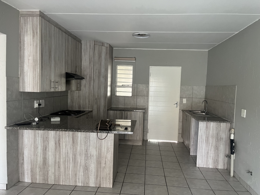 2 Bedroom Property for Sale in Wilgeheuwel Gauteng