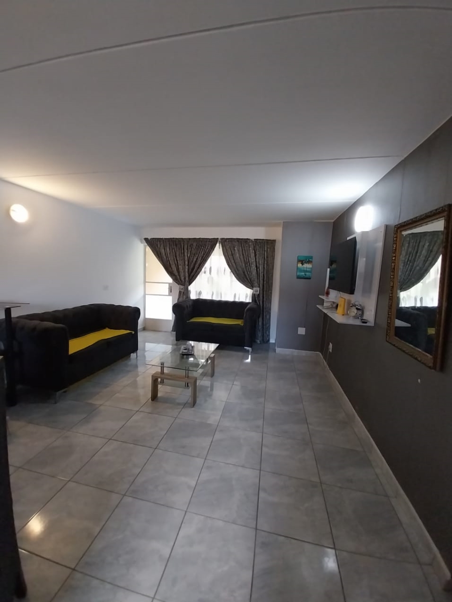 To Let 3 Bedroom Property for Rent in Beyerspark Gauteng