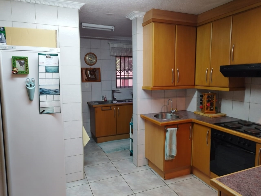 4 Bedroom Property for Sale in Brummeria Gauteng