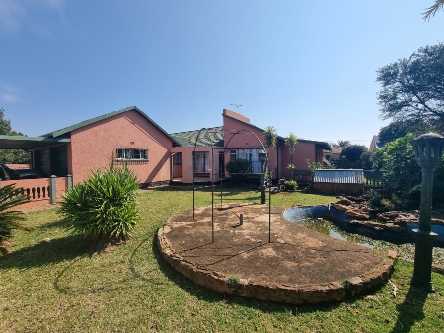 3 Bedroom Property for Sale in Helikonpark Gauteng