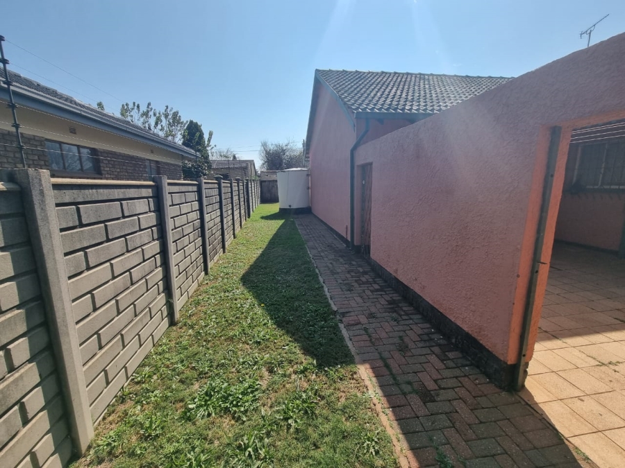 3 Bedroom Property for Sale in Helikonpark Gauteng