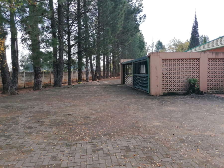 6 Bedroom Property for Sale in Miravaal Gauteng