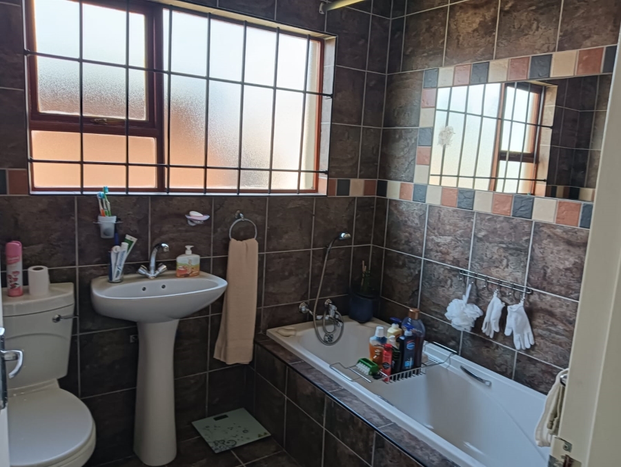 3 Bedroom Property for Sale in Greenhills Gauteng