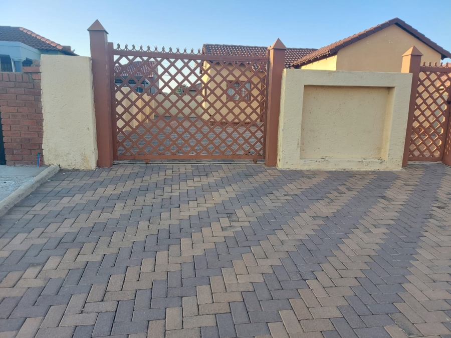 2 Bedroom Property for Sale in Mabopane Gauteng