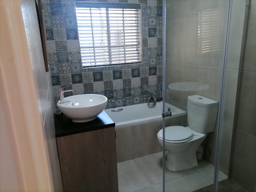 2 Bedroom Property for Sale in Helikonpark Gauteng