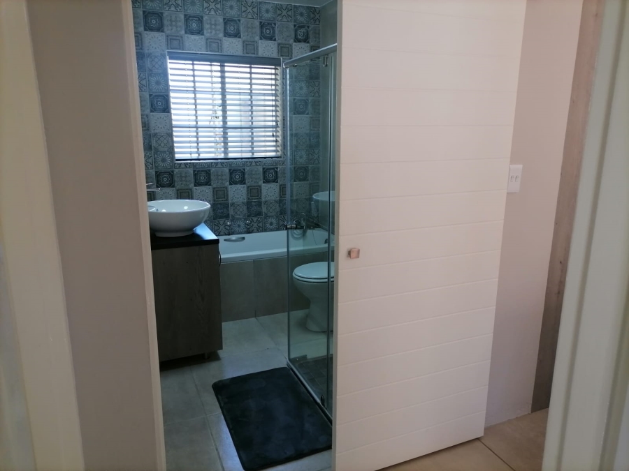 2 Bedroom Property for Sale in Helikonpark Gauteng