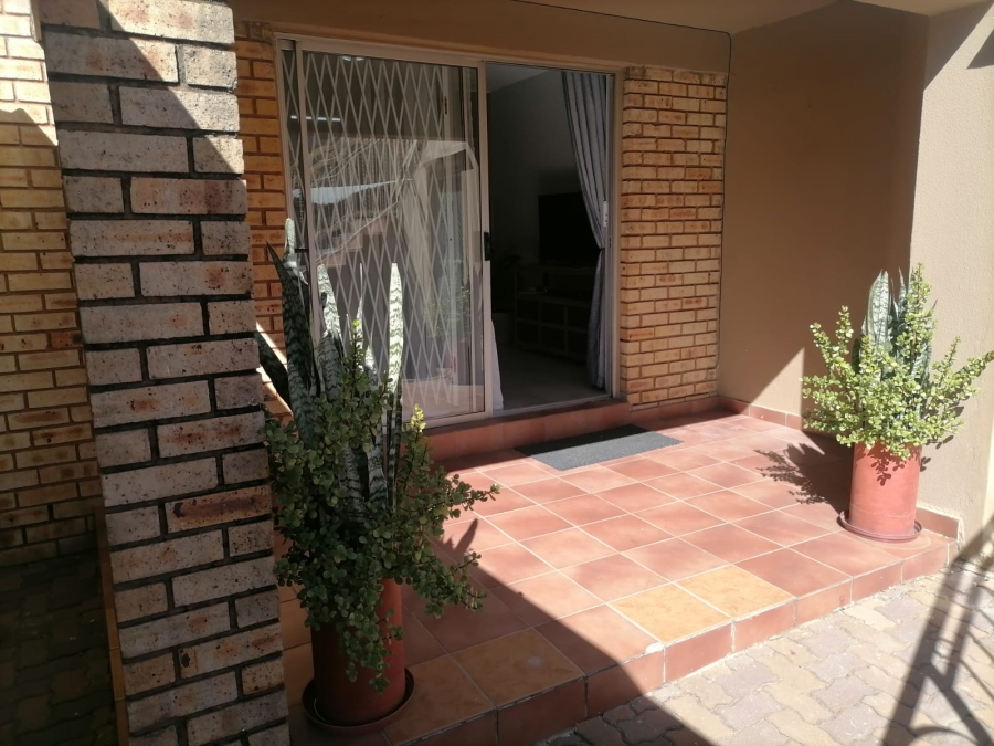 2 Bedroom Property for Sale in Helikonpark Gauteng