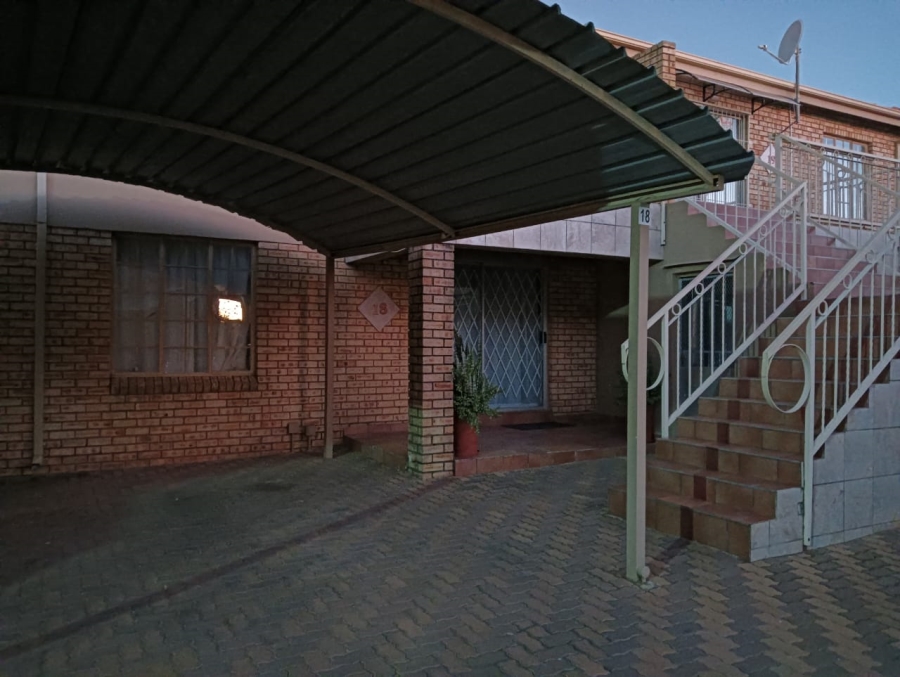 2 Bedroom Property for Sale in Helikonpark Gauteng