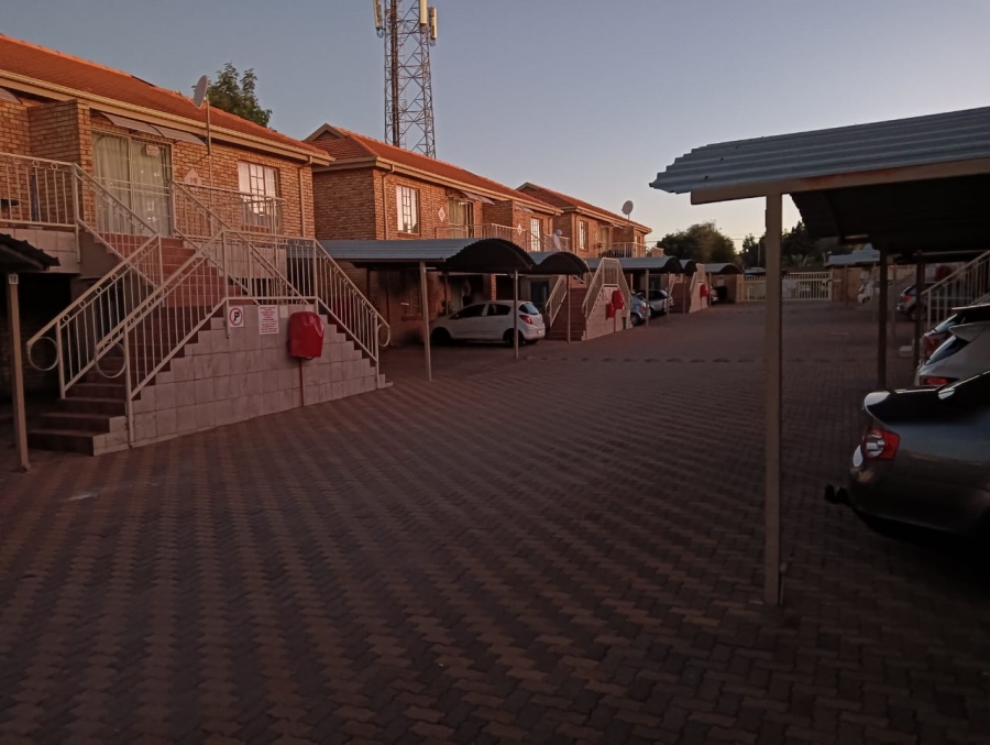 2 Bedroom Property for Sale in Helikonpark Gauteng