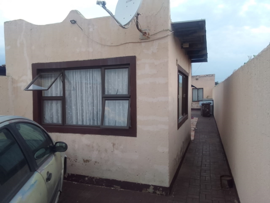 To Let 1 Bedroom Property for Rent in Jabavu Gauteng