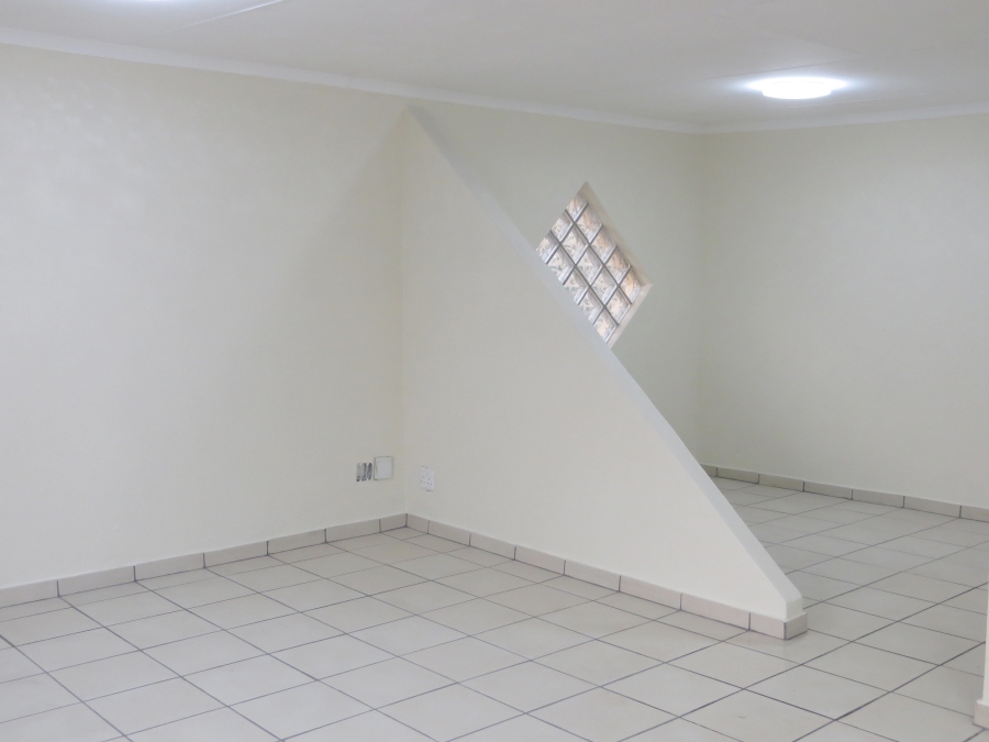 To Let 1 Bedroom Property for Rent in Buccleuch Gauteng
