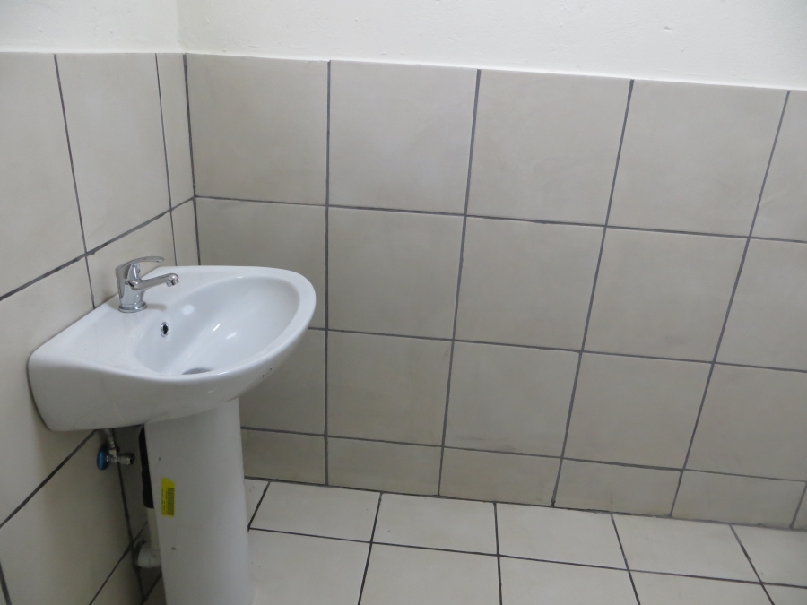 To Let 1 Bedroom Property for Rent in Buccleuch Gauteng