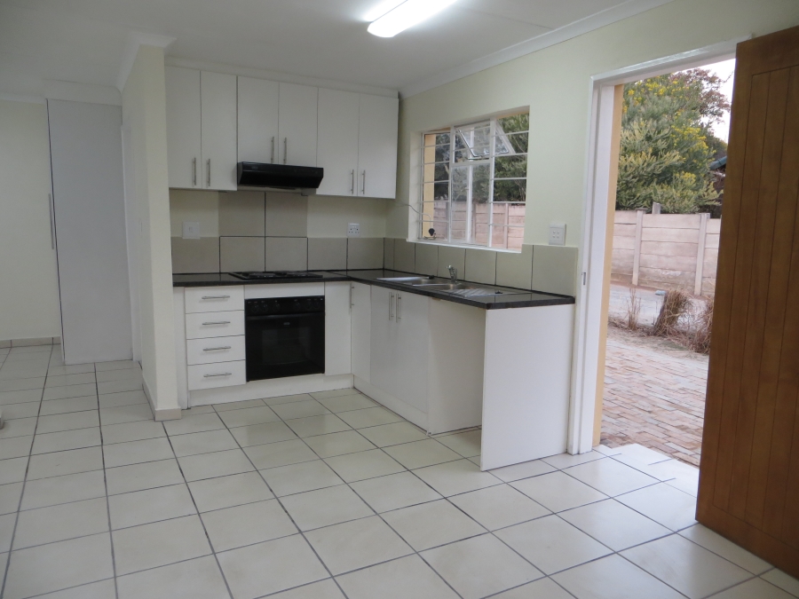 To Let 1 Bedroom Property for Rent in Buccleuch Gauteng