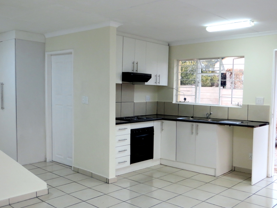 To Let 1 Bedroom Property for Rent in Buccleuch Gauteng
