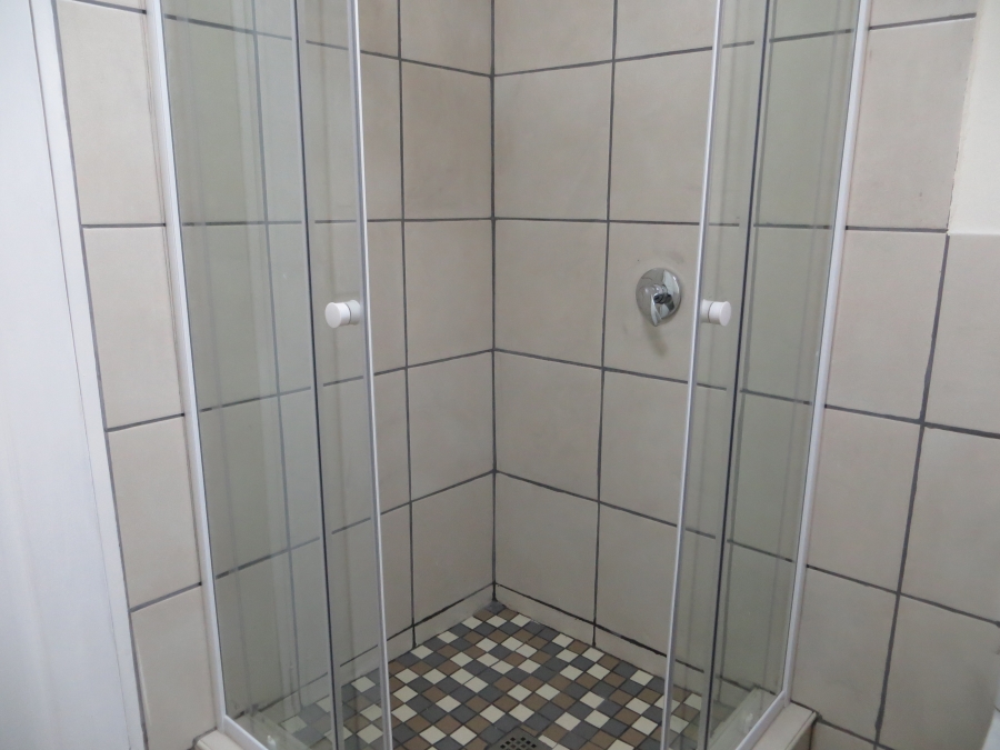 To Let 1 Bedroom Property for Rent in Buccleuch Gauteng