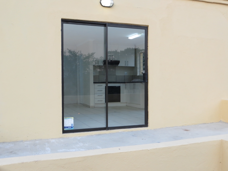 To Let 1 Bedroom Property for Rent in Buccleuch Gauteng