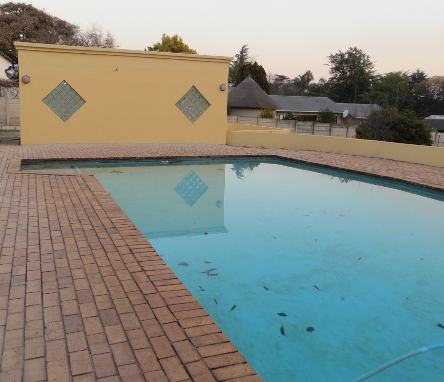 To Let 1 Bedroom Property for Rent in Buccleuch Gauteng
