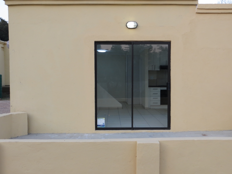 To Let 1 Bedroom Property for Rent in Buccleuch Gauteng