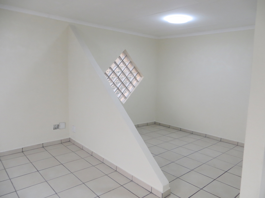 To Let 1 Bedroom Property for Rent in Buccleuch Gauteng
