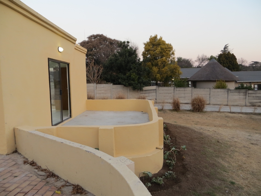 To Let 1 Bedroom Property for Rent in Buccleuch Gauteng