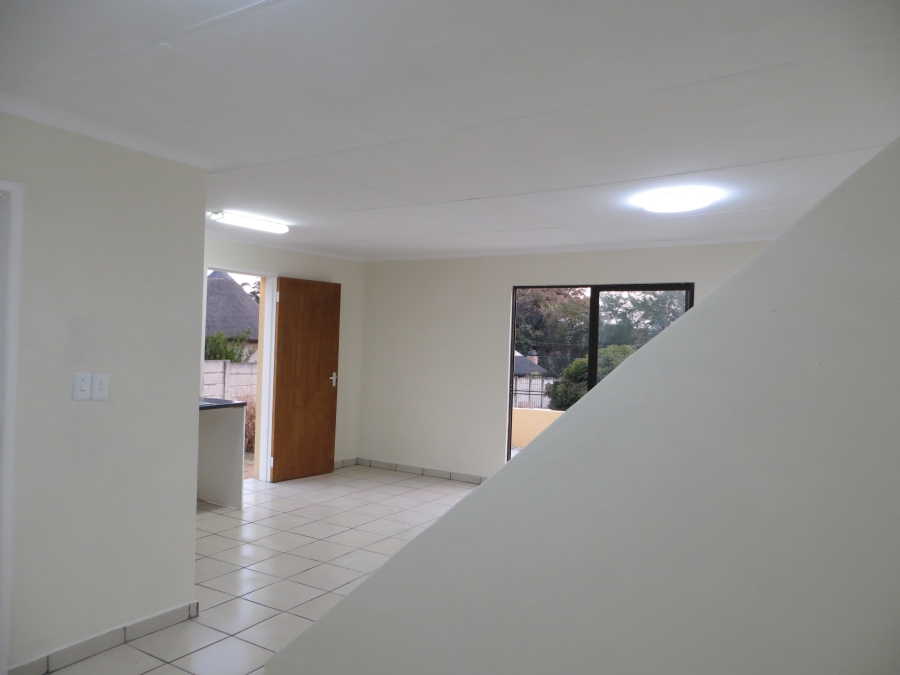 To Let 1 Bedroom Property for Rent in Buccleuch Gauteng