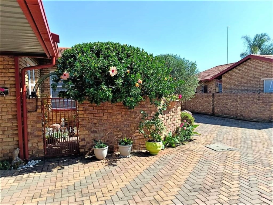 3 Bedroom Property for Sale in Edleen Gauteng