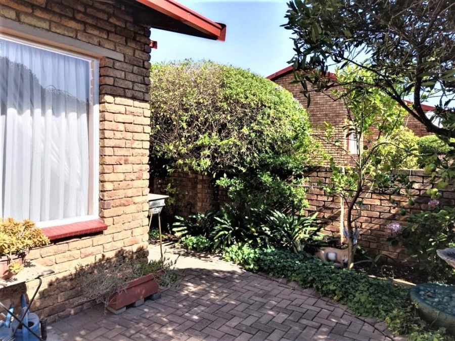 3 Bedroom Property for Sale in Edleen Gauteng