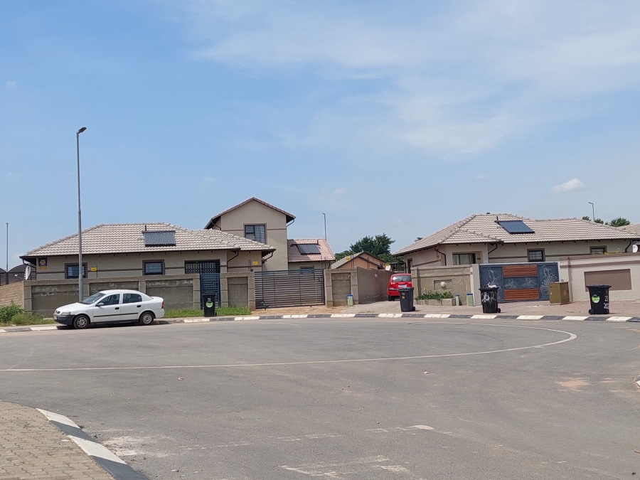 3 Bedroom Property for Sale in Cosmo City R 965 000. 04 Jun 2023
