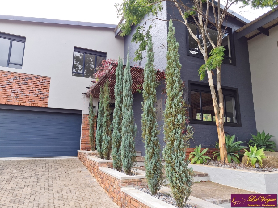 6 Bedroom Property for Sale in Olympus Country Estate Gauteng