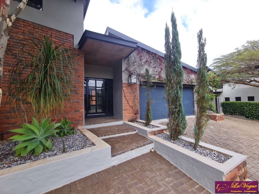 6 Bedroom Property for Sale in Olympus Country Estate Gauteng