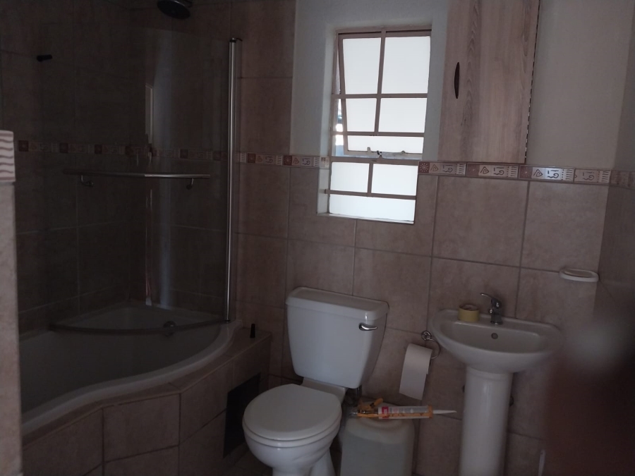 To Let 4 Bedroom Property for Rent in Andeon Gauteng