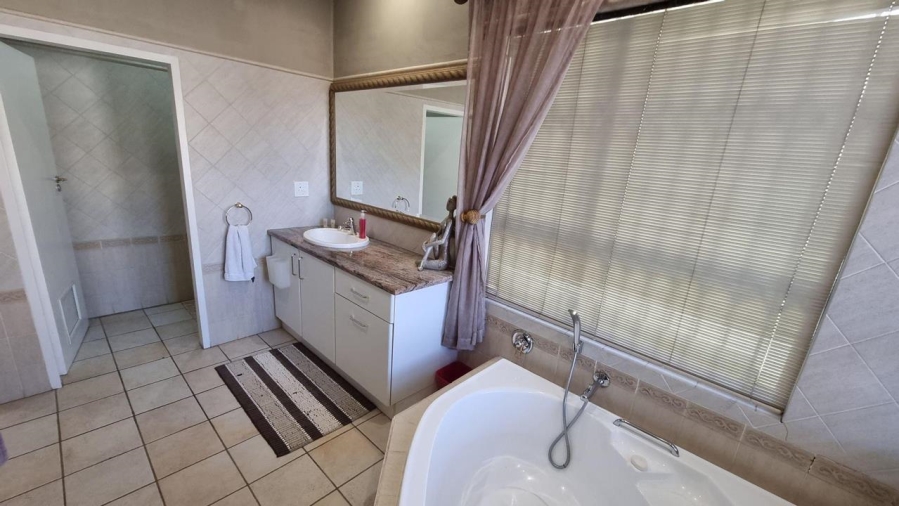 4 Bedroom Property for Sale in Magalieskruin Gauteng