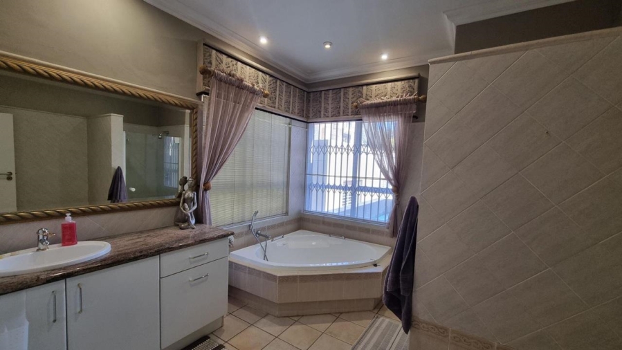 4 Bedroom Property for Sale in Magalieskruin Gauteng