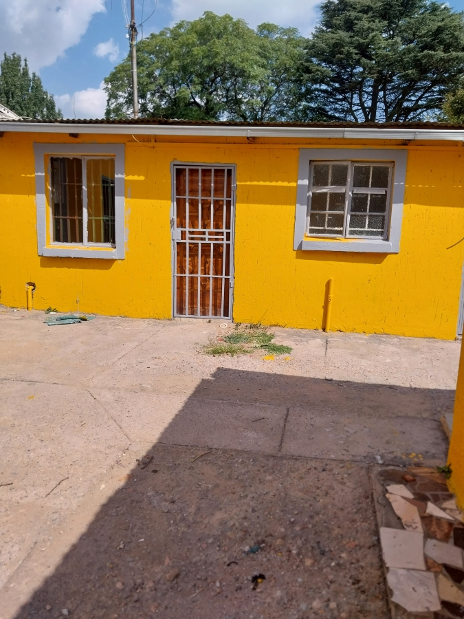 Room for rent in Johannesburg Central Gauteng. Listed by PropertyCentral