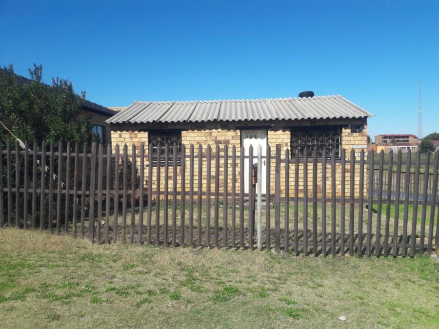 2 Bedroom Property for Sale in Dube Gauteng