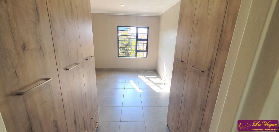 To Let 2 Bedroom Property for Rent in Six Fountains Residential Estate Gauteng