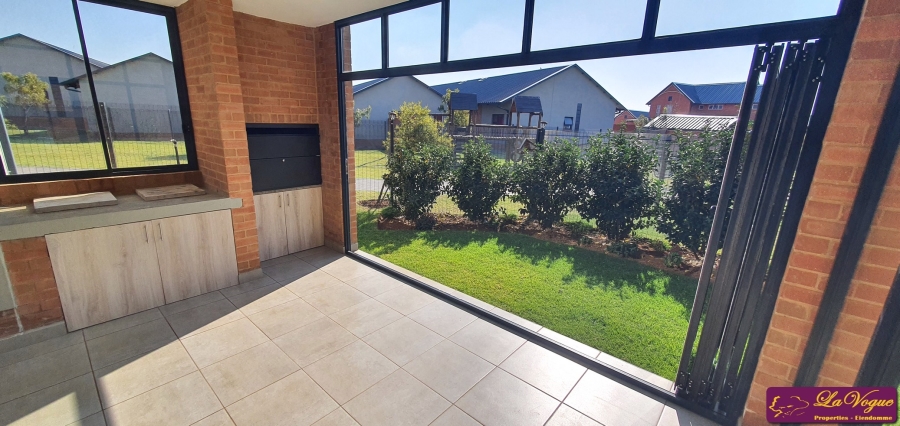 To Let 2 Bedroom Property for Rent in Six Fountains Residential Estate Gauteng